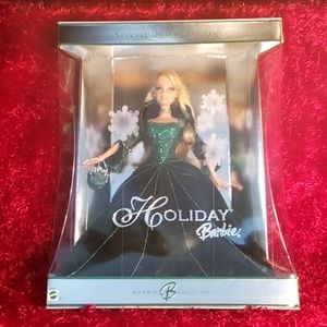 NRFB 2004 Holiday Barbie B5848